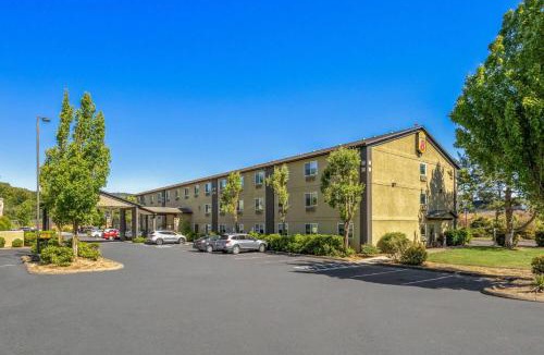 Roseburg Hotel | Super 8 by Wyndham Roseburg