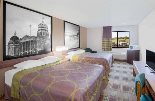 Toledo Hotel | Super 8 by Wyndham Toledo