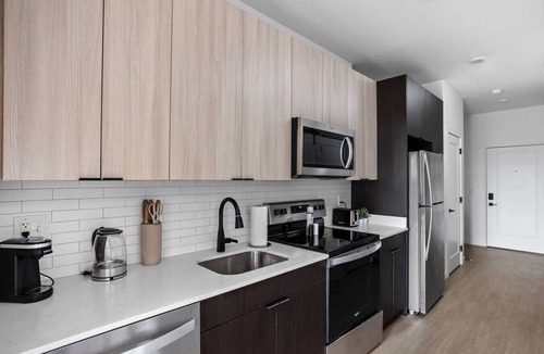 Mile Square Apartment | Super LUX High-Rise: Free Espresso+Pool+Gym+Lounge