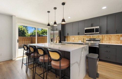 Lake Hills House | Superb 3-bedroom townhome in Bellevue