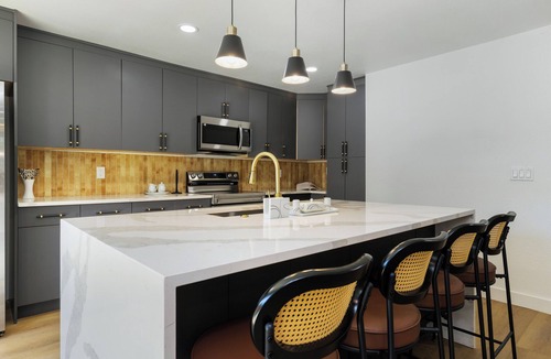 Lake Hills House | Superb 3-bedroom townhome in Bellevue