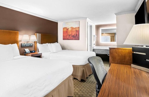 Lakeview Hotel | SureStay by Best Western Lakeview