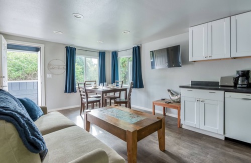 Otter Rock Cabin | Surf Haven Unit B w/fire pit walking distance to surfing beaches