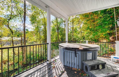 Suttons Bay House | Suttons Bay Near Wineries Hot Tub, Fire Pit