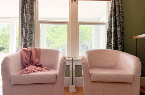 Historic Railroad District House | Swank Boutique Suites | King Suite | DT Ashland