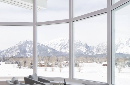 Jackson House | Sweeping Teton views, modern renovation. Minutes from town & National Parks.