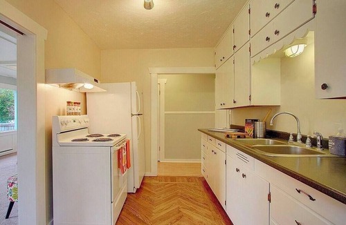 Greenwood House | Sweet 1 BR Rescued House in Greenwood