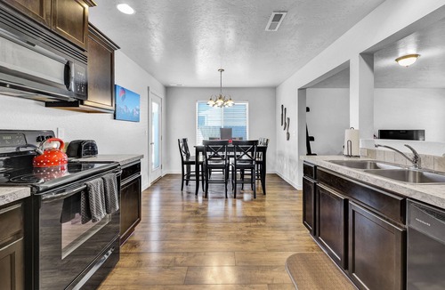 Meridian House | Sweet as a Peach Family Home