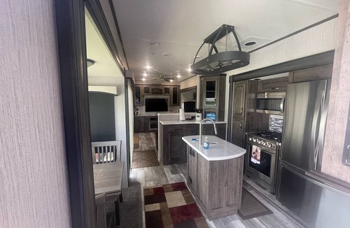 Green House | Sweet little Retreat, peacefully/centrally-located. Pet Friendly. 1.5ml off I5