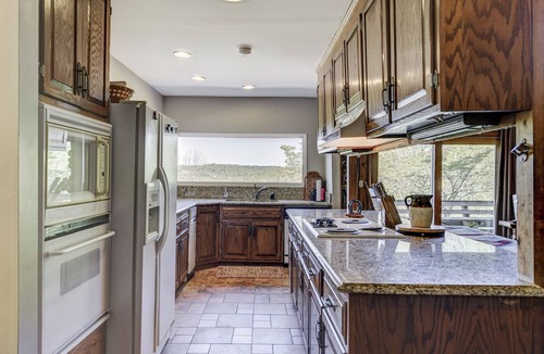 Bethpage House | Sycamore Springs county Charming Chalet, Bethpage
