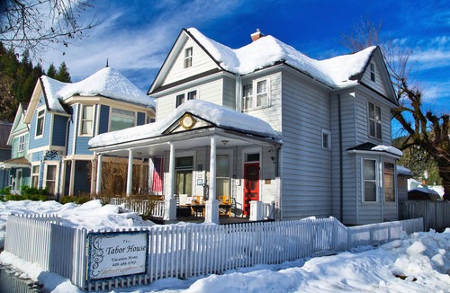 Wallace House | Tabor House All Season Vacation Rental LLC/Perfect for Families, Pets Welcome