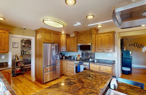 Parowan Bed & Breakfast | TACIT SHADOW - "Escape" Two Bedroom Suite w/Balcony - Sleeps 9 Guests in Beds