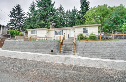 Central Tacoma House | Tacoma Vacation Rental w/Outdoor Fireplace