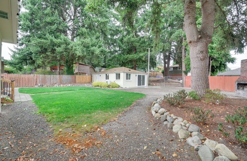 Central Tacoma House | Tacoma Vacation Rental w/Outdoor Fireplace