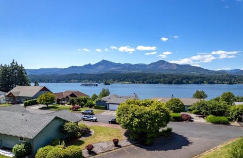 Cascade Locks House | Tails and Trails home