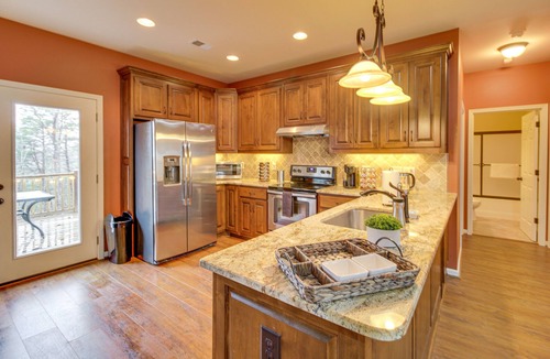 Whitestone House | Talking Rock Home w/Private Deck