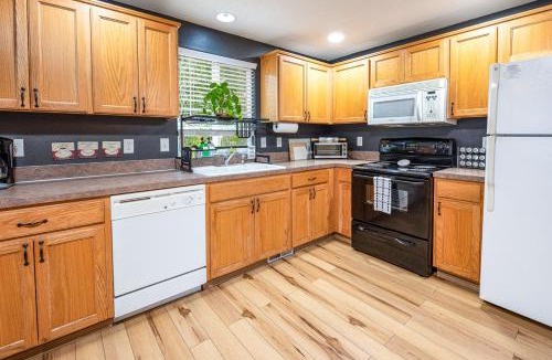 Albany House | Teak- a North Albany family home