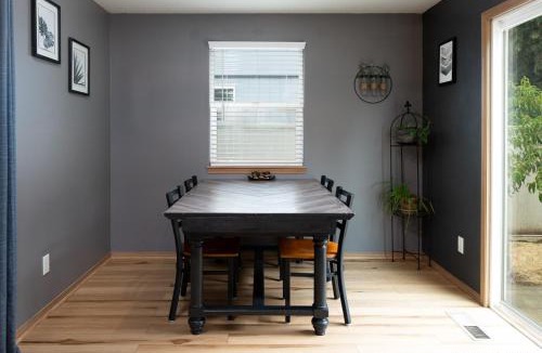 Albany House | Teak- a North Albany family home
