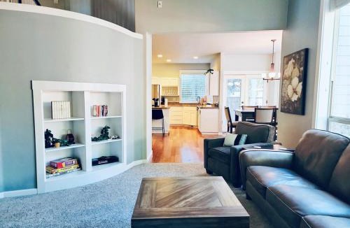 Albany House | Teak and Jordan Estates- Sleeps 24!