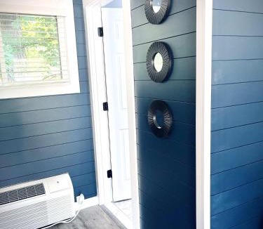 Roscommon Apartment | TeePee Room 9-Newly Renovated