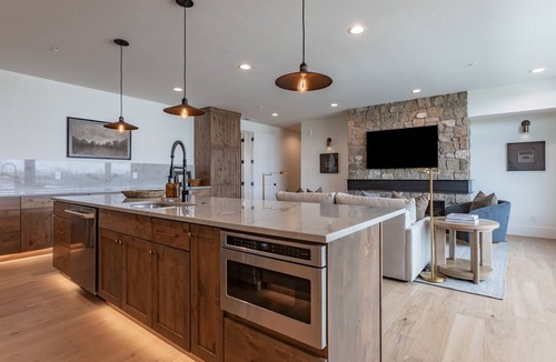 Driggs Condo | Teewinot + Targhee | Luxury Connected Teton Suites