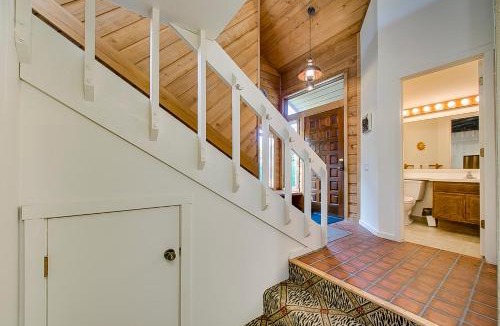Elkhorn Village House | Teleidoscope Retreat