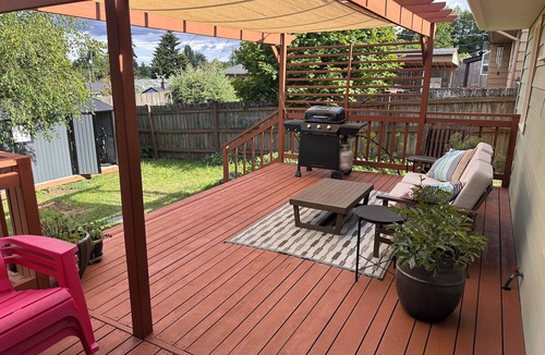 Roxhill House | Terrific pet friendly house & fenced yard with AC in vibrant Seattle - sleeps 6.