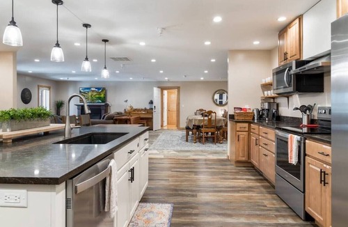 Leigh Creek Estates House | Teton Crest Lodge Sleeps 24, Reunions, Hot tub