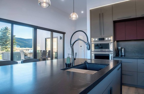 Victor House | Teton Homestead: Modern Retreat + Hot Tub & Views