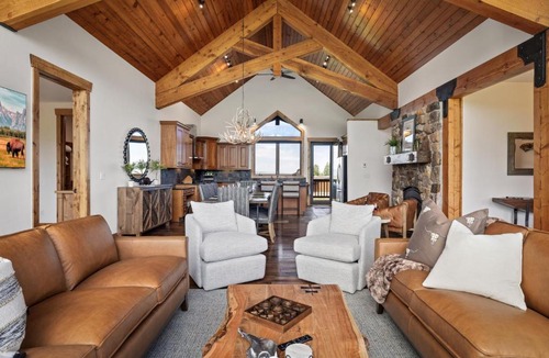 Clawson House | Teton Melody by KABINO Partial Air Conditioning Hot Tub FirePit Foosball Telescope Games WiFi Grill Mtn Views