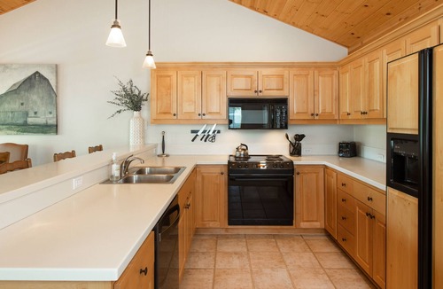 Teton Pines House | Teton Pines Country Club Townhome Hollyhock: 3 BR, 3.5 BA Townhouse in Wilson, Sleeps 6