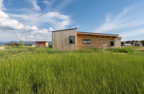 Victor House | Teton Valley Treasure - Beautiful 2 bedroom, quiet and convenient.