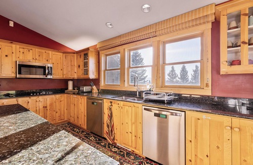 Hastings Farm House | Teton View Lodge- Spacious, Peaceful, Stunning View. Hot Tub/Sauna/Steam Shower