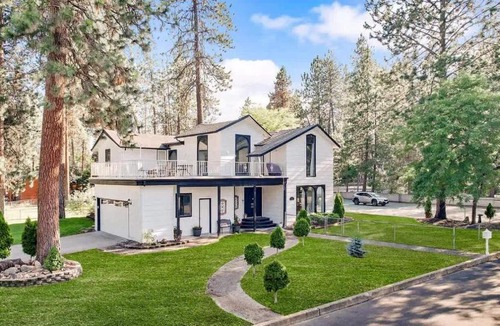Post Falls House | The Affordable Family Fun House- Ping Pong, Pool Table, Darts