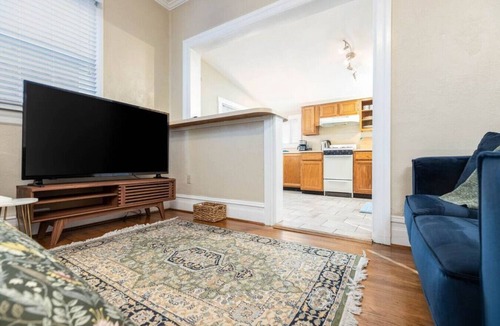 Lower Avenues Apartment | The Aquamarine Suite -Walk Downtown-40 mins to Ski
