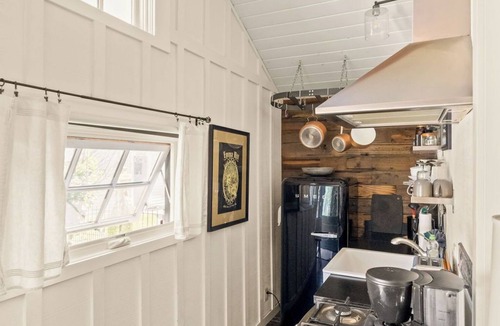 Bend House | The Arrow Cottage