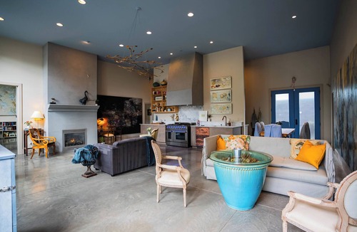 West Central House | The Artist Abode in Kendall Yards. Just blocks from shops, bars & restaurants.