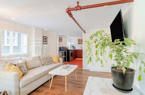 West Woodland Apartment | The Ballard Bungalow: Cozy Private Urban Oasis