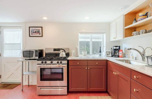 West Woodland Apartment | The Ballard Bungalow: Cozy Private Urban Oasis