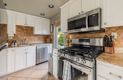 Ballard House | The Ballard Vista | Sleeps 6 + Patio & Fire Pit