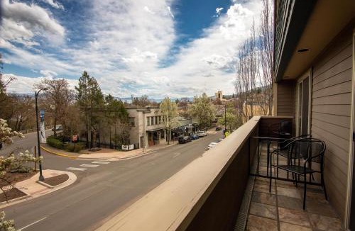 Historic Downtown District Hotel | The Bard's Inn - BW Signature Collection by Best Western