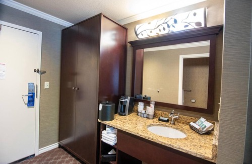 Historic Downtown District Hotel | The Bard's Inn, BW Signature Collection by Best Western