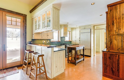 Bedford Cabin | 'The Barn at Dancing Deer Ranch' in Bedford