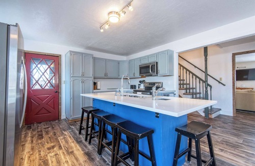 Driggs House | The Barn | Sleeps 18 | 8BR | Walk to Downtown