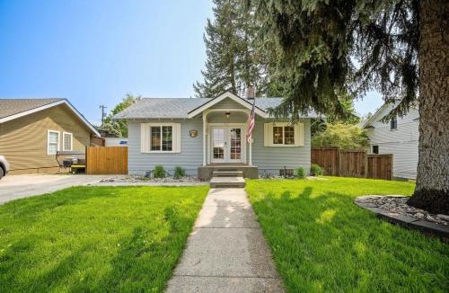 Coeur d'Alene House | The Beach Cottage - New remodel with stunning yard
