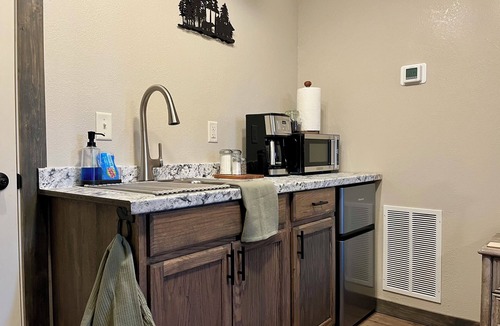 Gardiner Cabin | The Bear Den Yellowstone