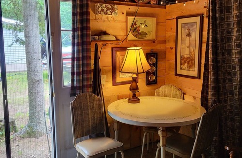 Harrison Cabin | The Better then Tenting Getaway , 1 bedroom Cozy Cabin with Open floor plan.