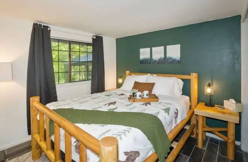 Hoodsport House | The Bigfoot Bungalow - Close to lakes and town!