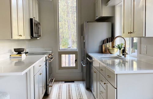 Black Butte Ranch House | The Black Beaut Cabin