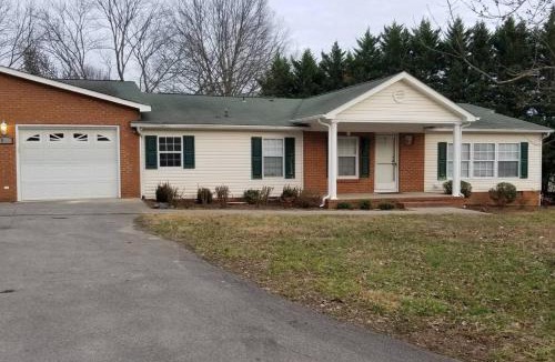 Cedar Bluff House | The Blessed Way 4 BD RM 3 BA Great for Large Groups